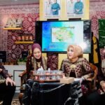 Bupati Musi Rawas Hj. Ratna Machmud Bersama Ketua TP PKK Menghadiri Budaya Swarna Songket Nusantara