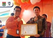 Kepala Diskominfotiksan Lubuk Linggau Ervan Affansyah, Terima Piagam Penghargaan dari BPS