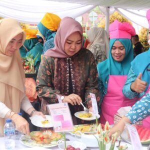 Wakil WaliKota Pagar Alam, Hj. Bertha Bersama Ketua TP. PKK Hera Parianti Ludi Hadiri Lomba Masak