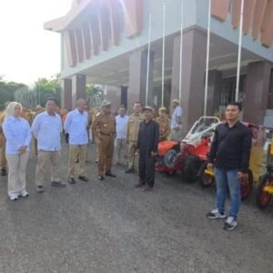 Setelah Pimpin Apel Wali Kota Prabumulih Serahkan Bantuan Alsintan dari Kementerian Pertanian RI