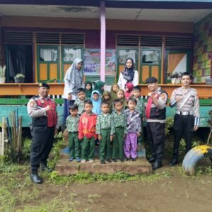 Polres Pagaralam Kawal dan Bagikan Makanan Bergizi Gratis di TK Tunas Karya Gunung Dempo