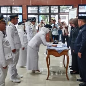Sebanyak 86 Pejabat Administrator dan Pejabat Pengawas Dilingkungan Pemkab Lahat Dilantik