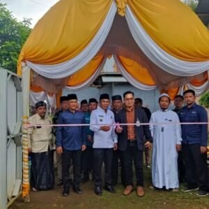 Wakil Bupati Musi Rawas H. Suprayitno Meresmikan Pemberdayaan Pesantren BSI Usaha Peternakan Bebek Petelur