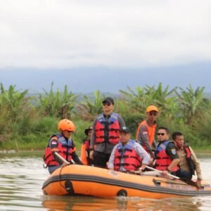 Bupati Lahat Bursah Zarnubi Tinjau Lahan Perikanan Danau Batu di Desa Muara Danau