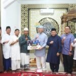 Wali Kota Lubuk Linggau H. Rachmat Hidayat Sholat Tarawih di Masjid Al-Miqot, Serahkan Bantuan Untuk Masjid