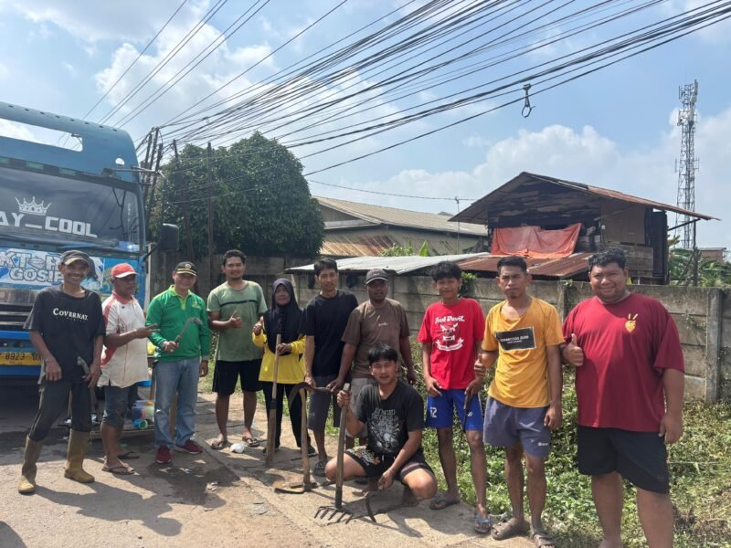 Rayakan HUT Banyuasin: Warga Wirakarya Tanah Mas Indah Gelar Gotong Royong Serentak