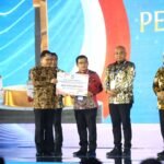 Berhasil Pengendalian Inflasi Bupati Muratara H. Devi Suhartoni Terima Penghargaan 