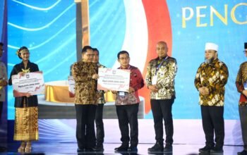 Berhasil Pengendalian Inflasi Bupati Muratara H. Devi Suhartoni Terima Penghargaan 