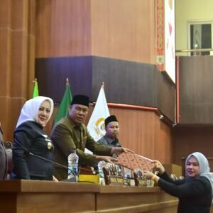 Paripurna Penandatanganan Nota Kesepahaman MoU dan Penetapan Keputusan DPRD Tentang Propemperda