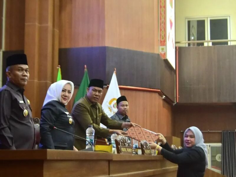 Paripurna Penandatanganan Nota Kesepahaman MoU dan Penetapan Keputusan DPRD Tentang Propemperda