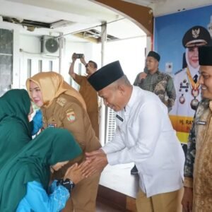 Bupati Hj Ratna Machmud  Lepas Keberangkaan 103 Jamaah Calon Haji Asal  Kabupaten Musi Rawas