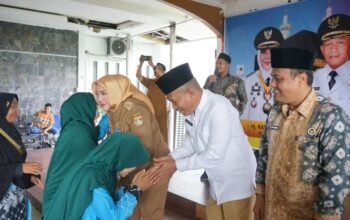 Bupati Hj Ratna Machmud  Lepas Keberangkaan 103 Jamaah Calon Haji Asal  Kabupaten Musi Rawas