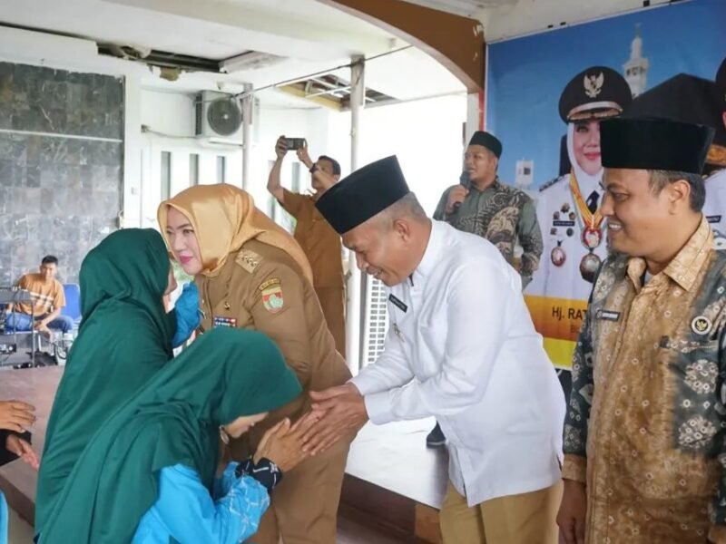 Bupati Hj Ratna Machmud  Lepas Keberangkaan 103 Jamaah Calon Haji Asal  Kabupaten Musi Rawas