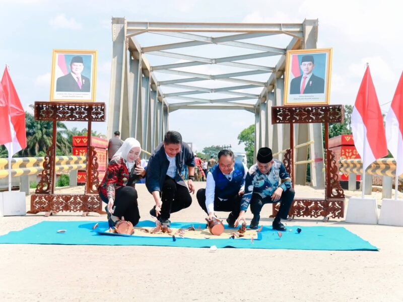 Gubernur H. Herman Deru Bersama Bupati Hj Ratna Machmud Meresmikan 17 Infrastruktur Jembatan Jalan Provinsi Sumatera Selatan