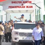 Presiden Prabowo Tinjau Shelter Sortir dan Pengepakan Ikan Kampung Nelayan Merah Putih di Gorontalo