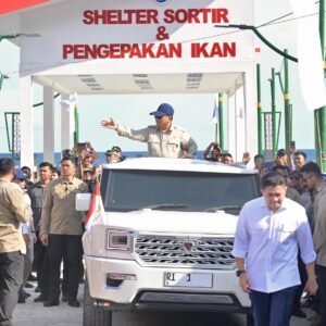 Presiden Prabowo Tinjau Shelter Sortir dan Pengepakan Ikan Kampung Nelayan Merah Putih di Gorontalo