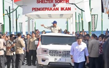 Presiden Prabowo Tinjau Shelter Sortir dan Pengepakan Ikan Kampung Nelayan Merah Putih di Gorontalo
