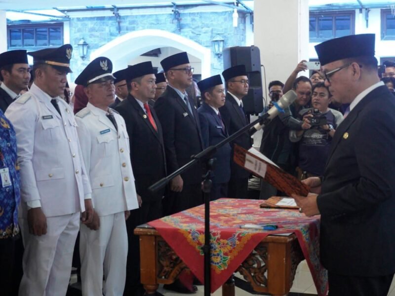 Sebanyak 56 Pejabat Dilingkungan Pemkab Empat Lawang Dilantik Bupati Dr. Joncik Muhammad