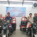 Hadiri Peresmian Operasionalisasi 1.061 Koperasi Bupati Ratna Machmud Serahkan Bantuan Sepeda Motor Roda Tiga 