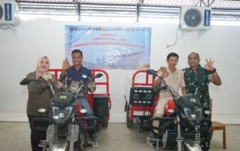 Hadiri Peresmian Operasionalisasi 1.061 Koperasi Bupati Ratna Machmud Serahkan Bantuan Sepeda Motor Roda Tiga 