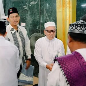 Sekda Ali Sadikin Hadiri Sholat Idul Adha Di Masjid Agung Darussalam