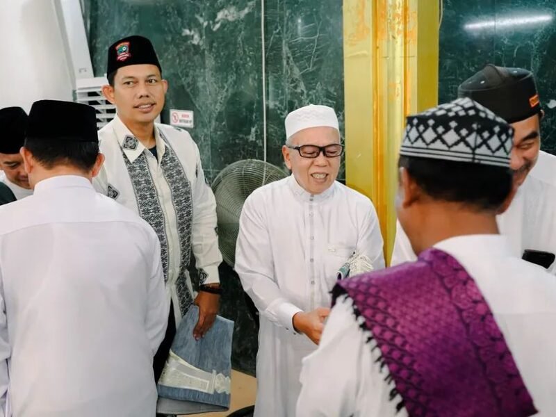 Sekda Ali Sadikin Hadiri Sholat Idul Adha Di Masjid Agung Darussalam