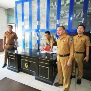 Sekda Kabupaten Lahat Dr.Ir. H.Izromaita. M.SI Sidak ke 12 Bagian di Sekretariat Daerah