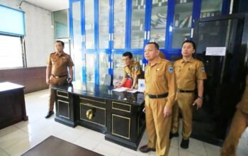Sekda Kabupaten Lahat Dr.Ir. H.Izromaita. M.SI Sidak ke 12 Bagian di Sekretariat Daerah