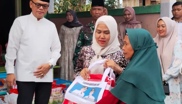 Ringankan Beban Musibah Kebakaran Bupati Empat Lawang Beri Bantuan