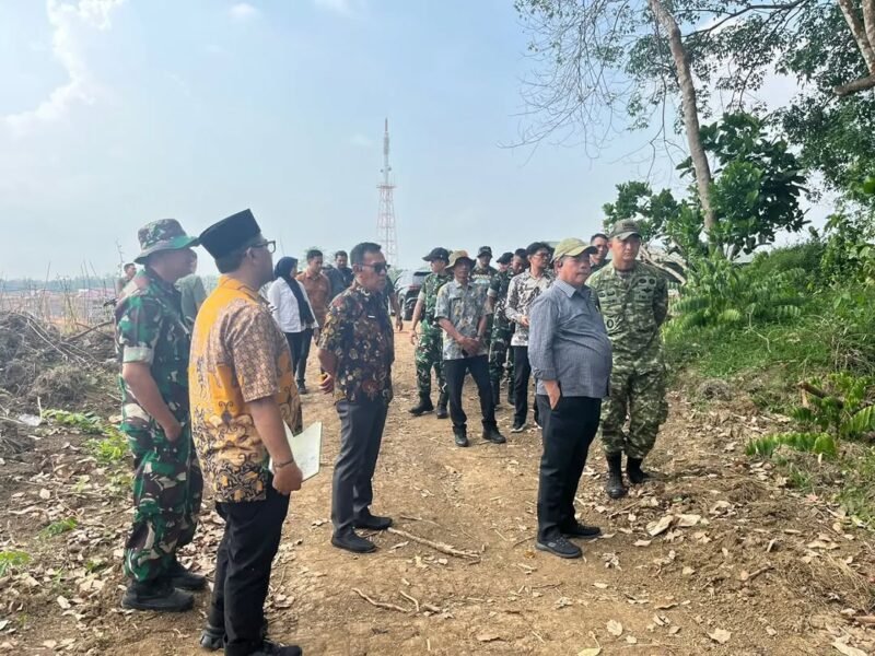 Bupati Bursah Zarnubi Tinjau Pengembangan Sektor Pertanian dan Perikanan Didampingi Kadis PUPR