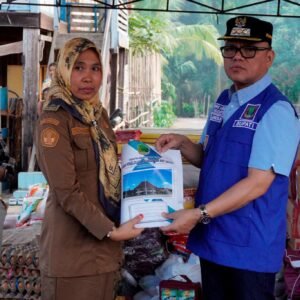 Salurkan Bantuan Korban Kebakaran di Desa Landur, Bupati Empat Lawang Prihatin