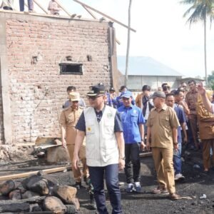 Ringankan Beban Musibah Kebakaran Bupati Empat Lawang Beri Bantuan