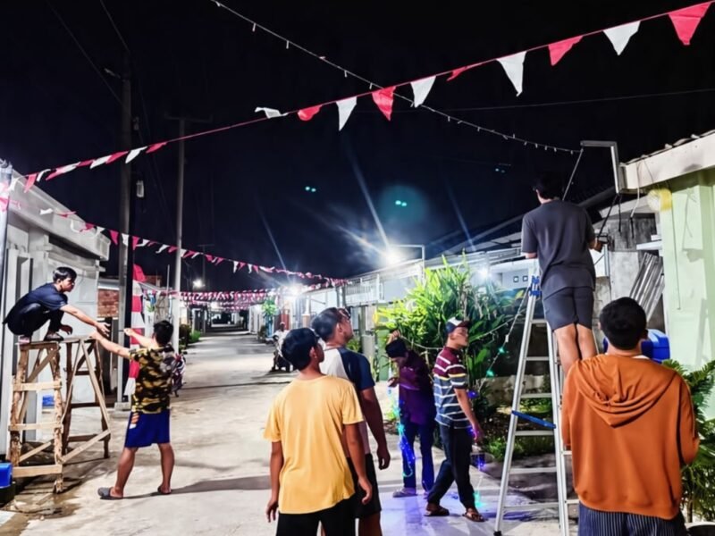 Warga Lorong SA6HITA Perumahan Surya Alam 6,Semarakkan HUT Kemerdekaan RI Pasang Bendera dan Lampu Hias