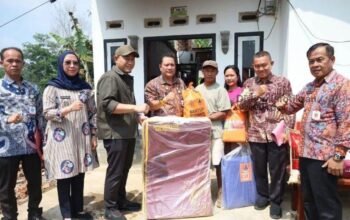Wali Kota Lubuklinggau Serahkan Bantuan kepada Korban Angin Puting Beliung