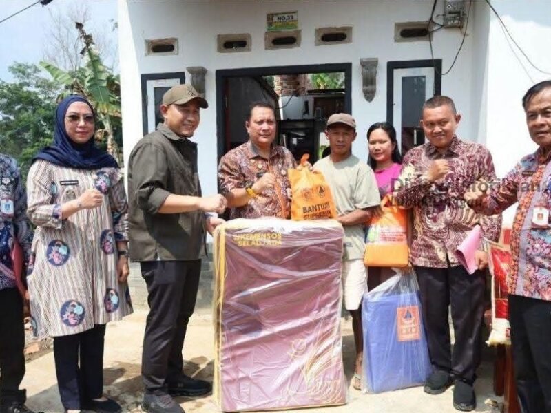 Wali Kota Lubuklinggau Serahkan Bantuan kepada Korban Angin Puting Beliung
