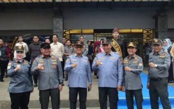 Bupati Hj. Ratna Machmud Menghadiri Apel Akbar, Pengukuhan dan Deklarasi Satlinmas