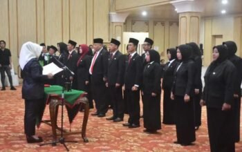 Bupati Musi Rawas Hj. Ratna Machmud Melantik 26 Kepala Sekolah