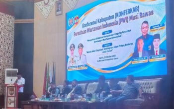 Wakil Bupati H. Suprayitno Membuka Konferkab PWI