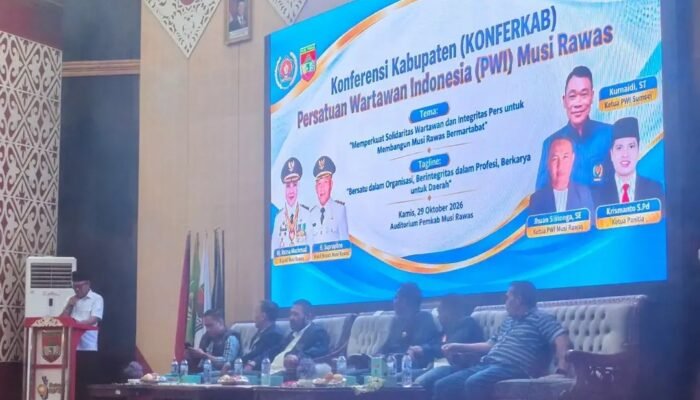 Wakil Bupati H. Suprayitno Membuka Konferkab PWI